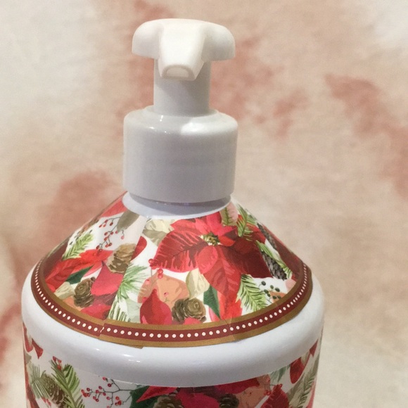 Christmas Holiday Winter Scented Holly Berry Dish Soap NWT XL 32oz plastic pump - Picture 11 of 16